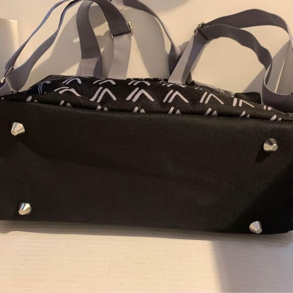 NEW iPack Versatile Diaper Bag Converts to Backpack or A Carrying Bag - Picture 8 of 8